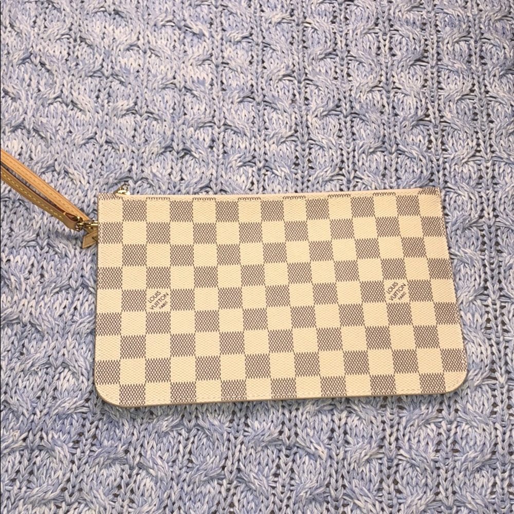 Louis Vuitton Neverfull Pochette Wristlet